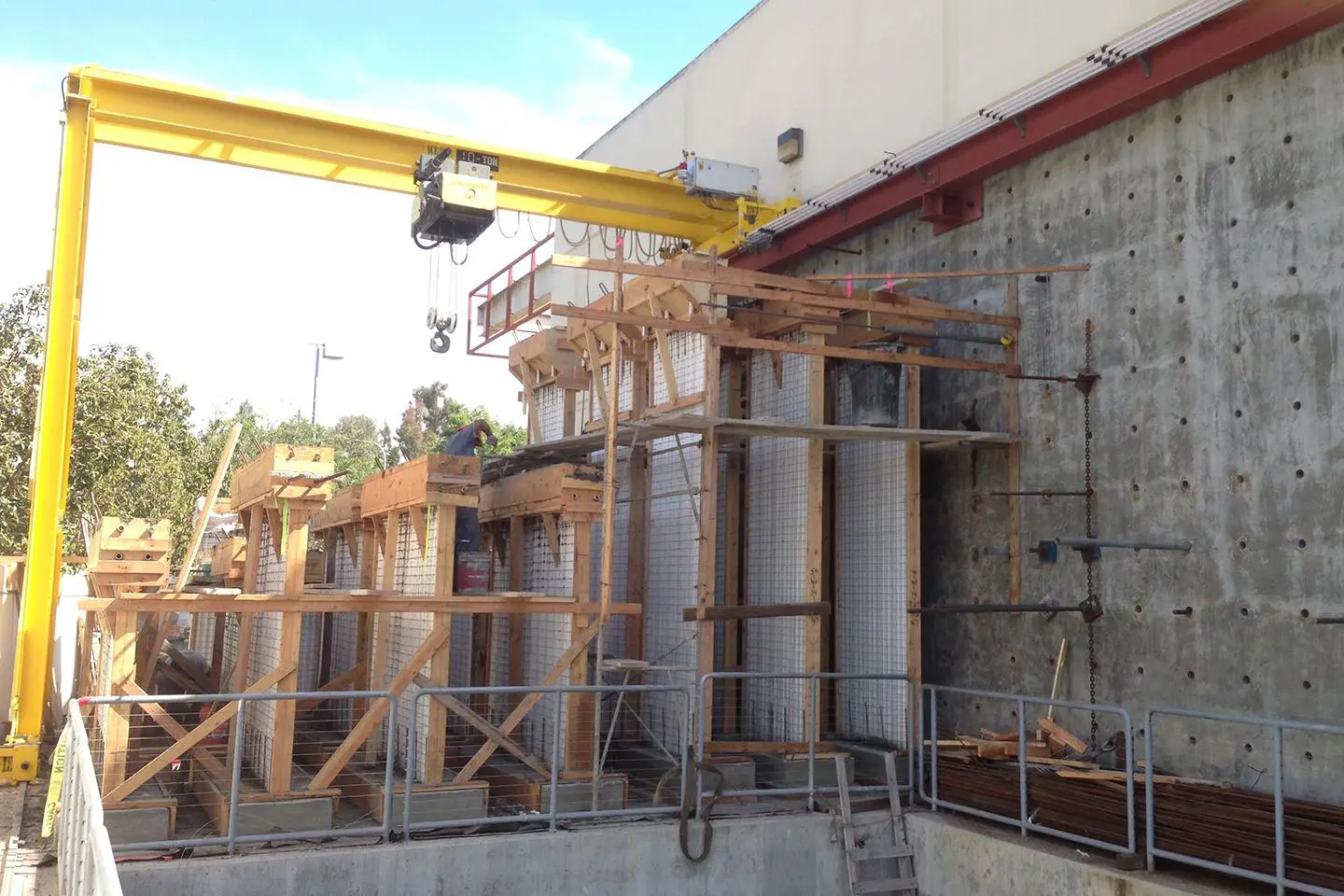 A crane is in the foreground of a building.